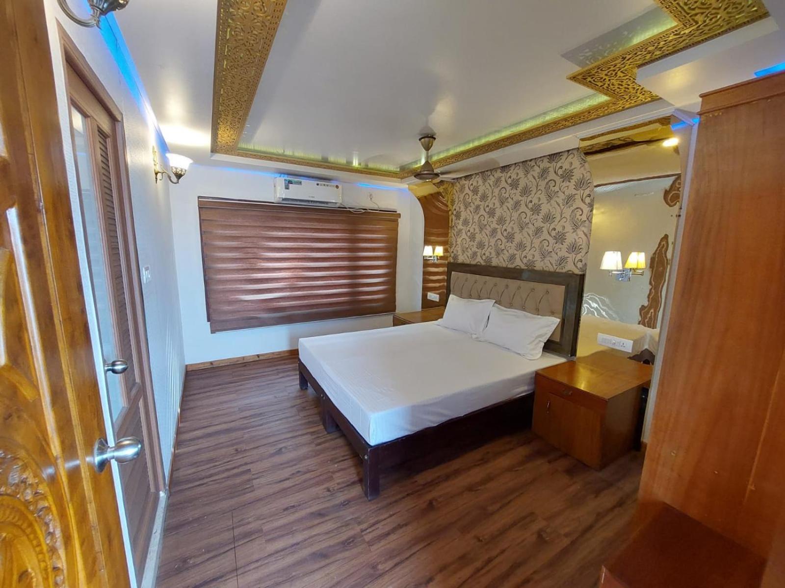 Hotel Victoria Houseboats Alappuzha Exterior foto